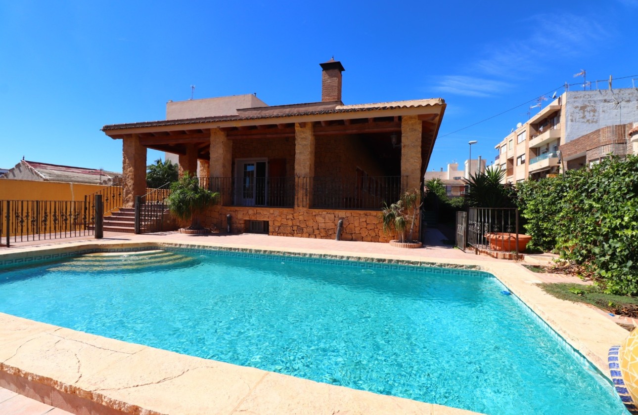 Venta - Chalet Independiente -
Rojales - Los Palacios