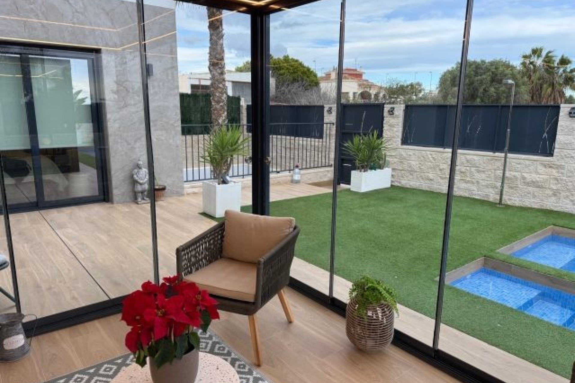 Venta - Chalet Independiente -
Rojales