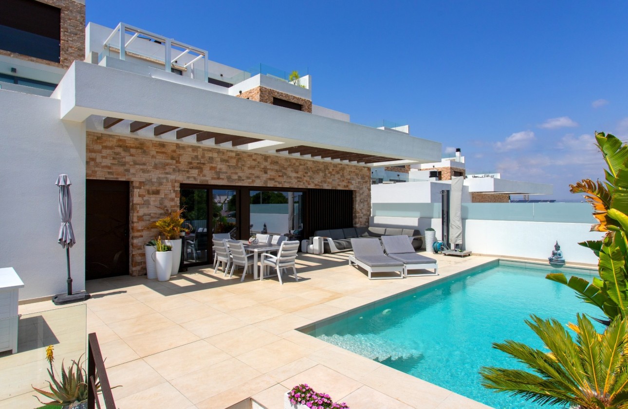 Venta - Chalet Independiente -
Rojales