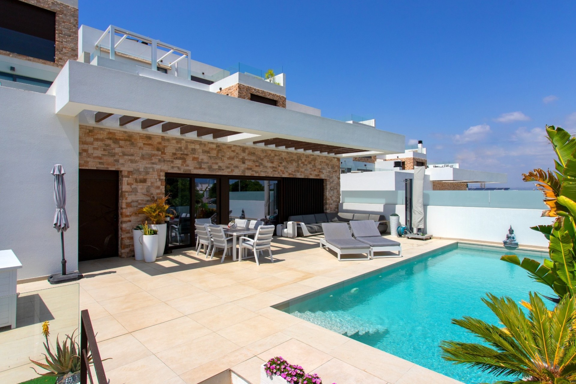 Venta - Chalet Independiente -
Rojales