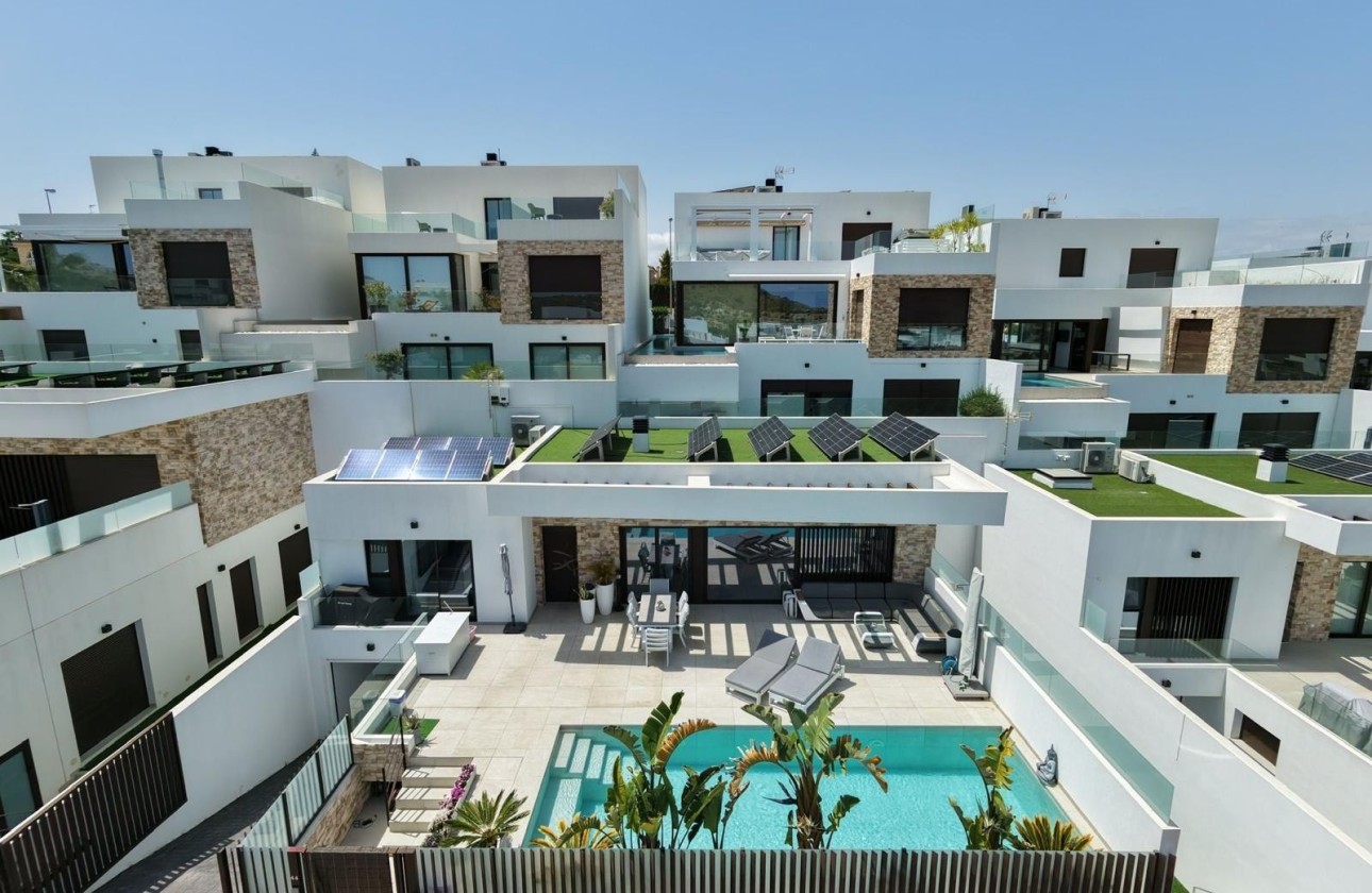 Venta - Chalet Independiente -
Rojales