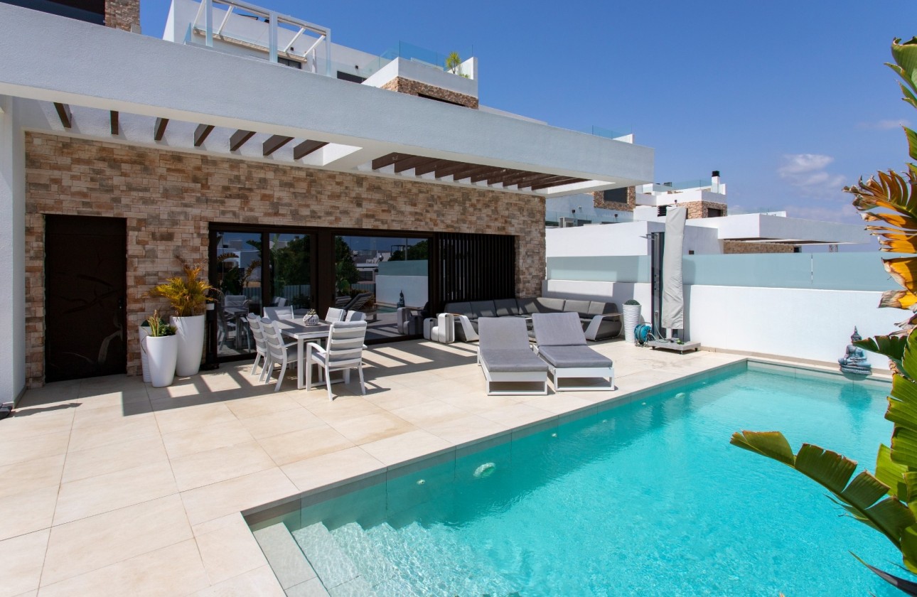 Venta - Chalet Independiente -
Rojales