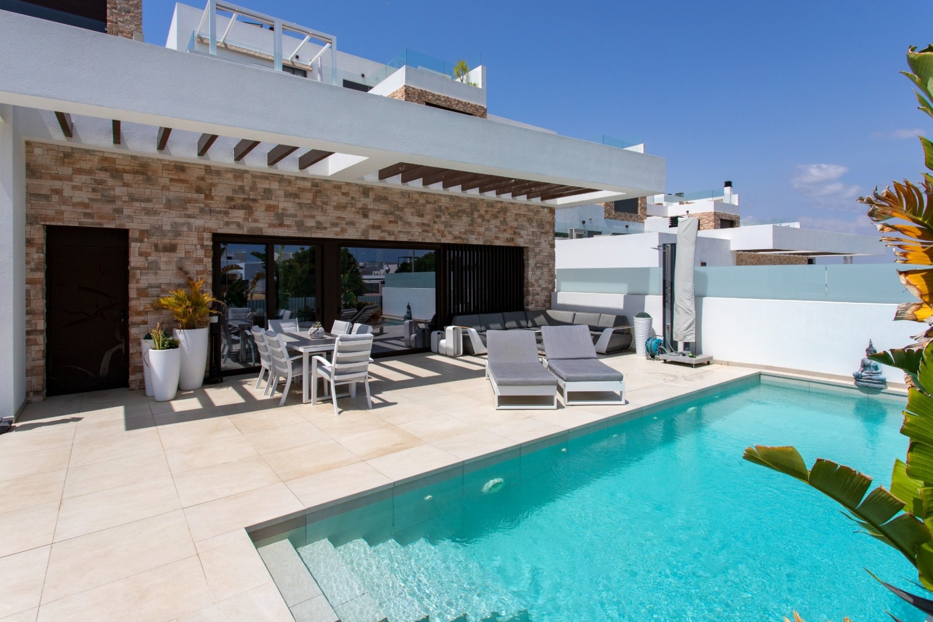 Venta - Chalet Independiente -
Rojales