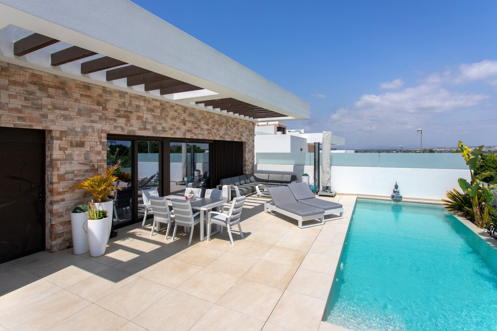 Venta - Chalet Independiente -
Rojales