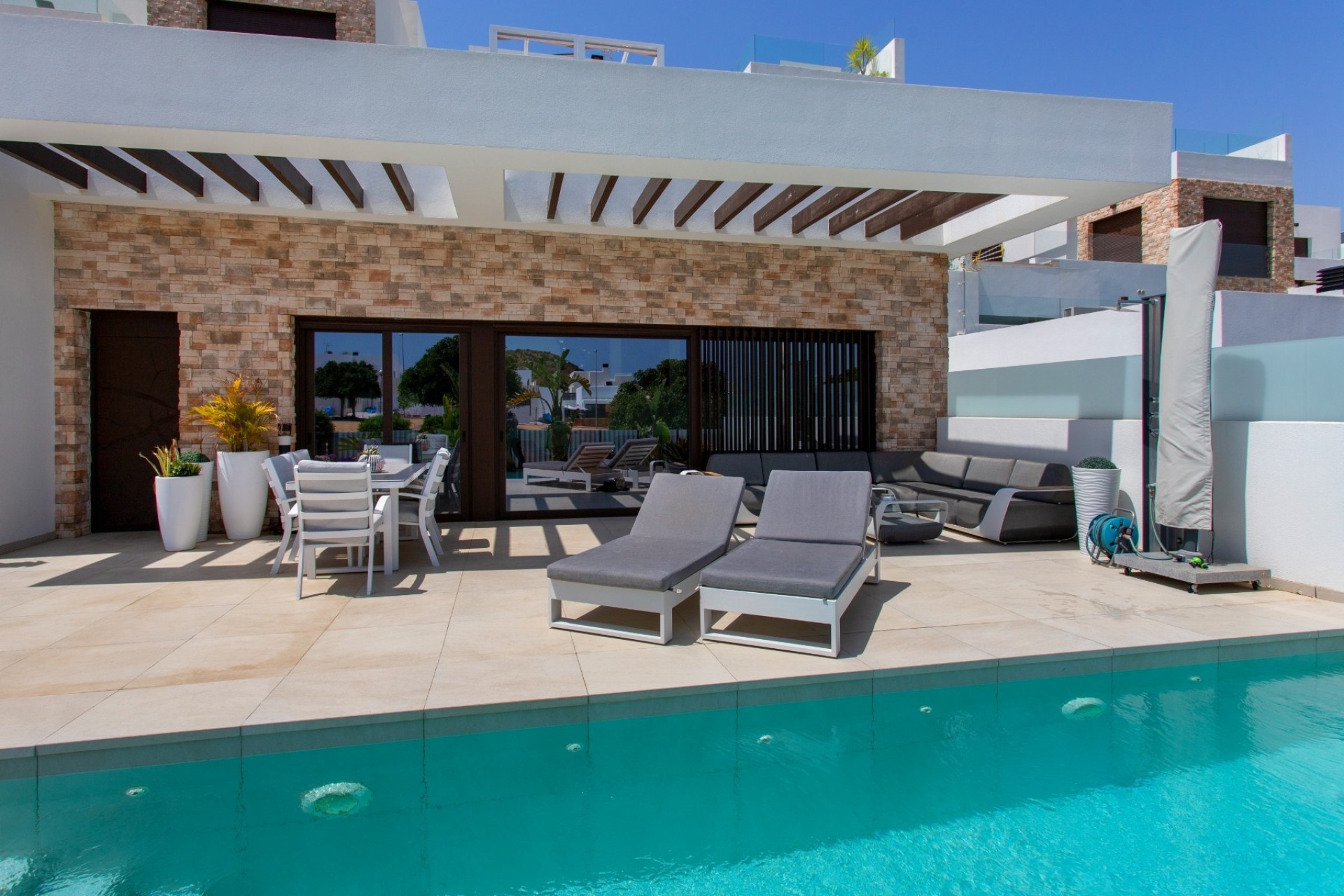 Venta - Chalet Independiente -
Rojales