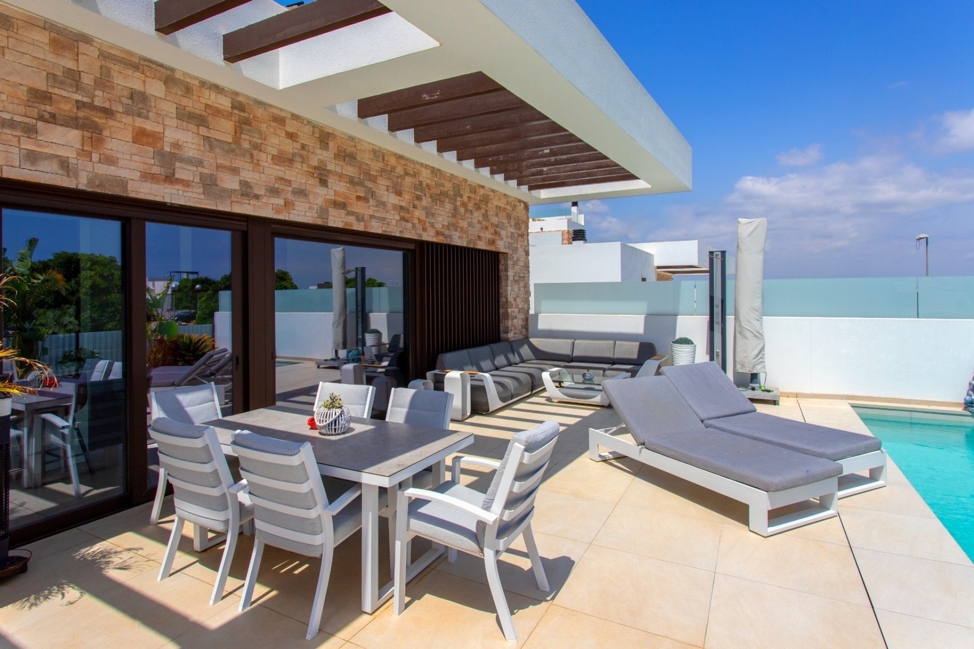 Venta - Chalet Independiente -
Rojales