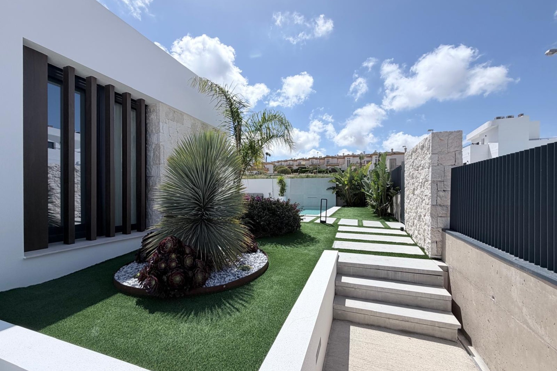 Venta - Chalet Independiente -
Rojales