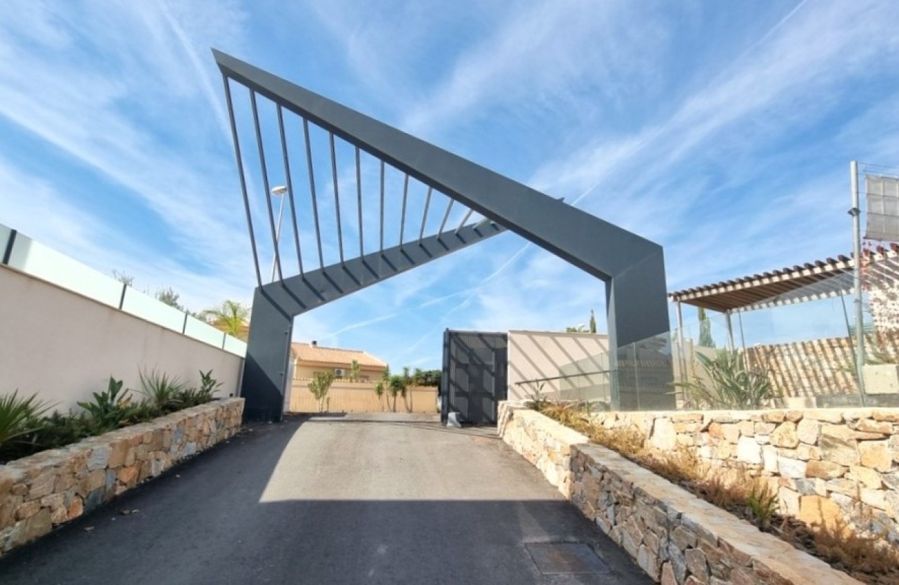 Venta - Chalet Independiente -
Rojales