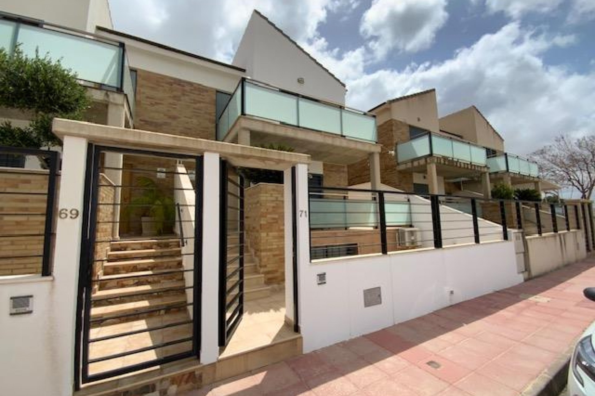 Venta - Chalet Independiente -
Roldan - Inland