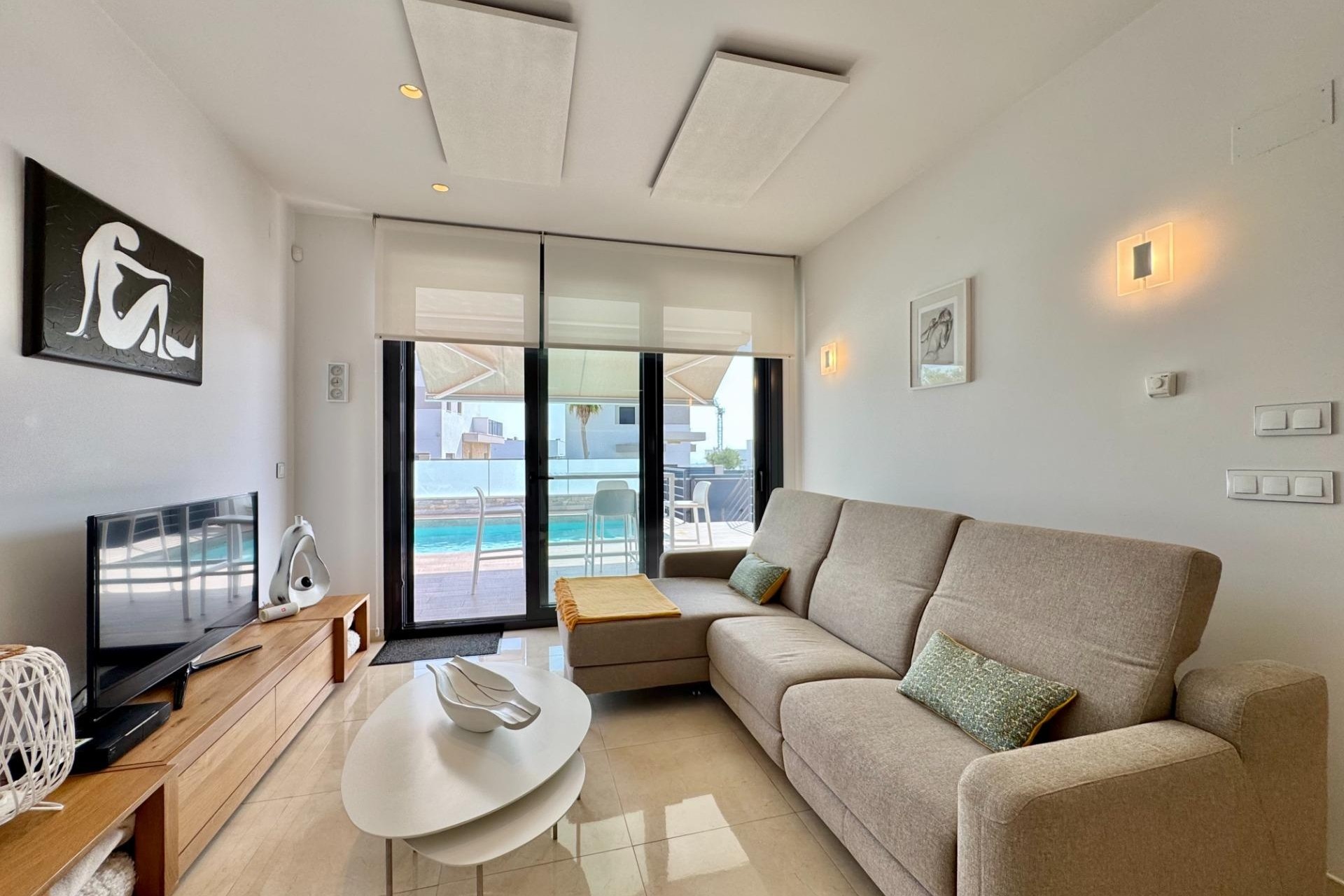 Venta - Chalet Independiente -
San Miguel de Salinas - Bellavista