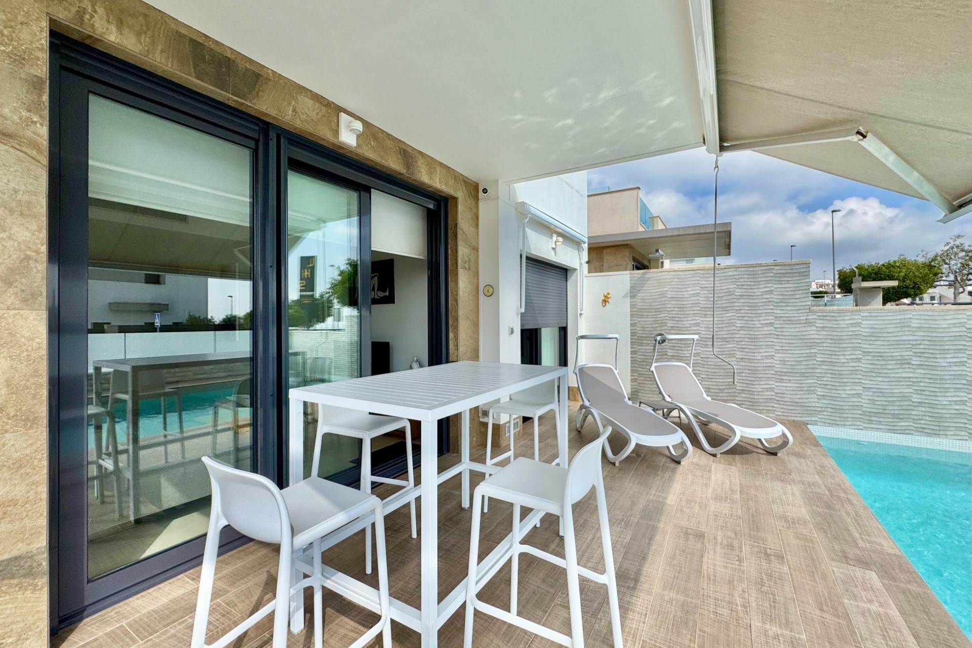 Venta - Chalet Independiente -
San Miguel de Salinas - Bellavista