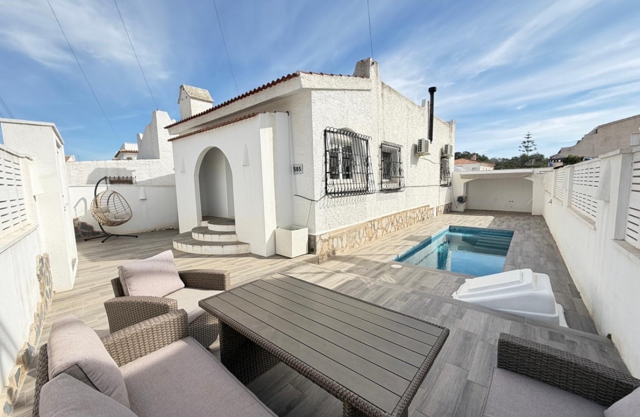 Venta - Chalet Independiente -
San Miguel de Salinas - Blue Lagoon