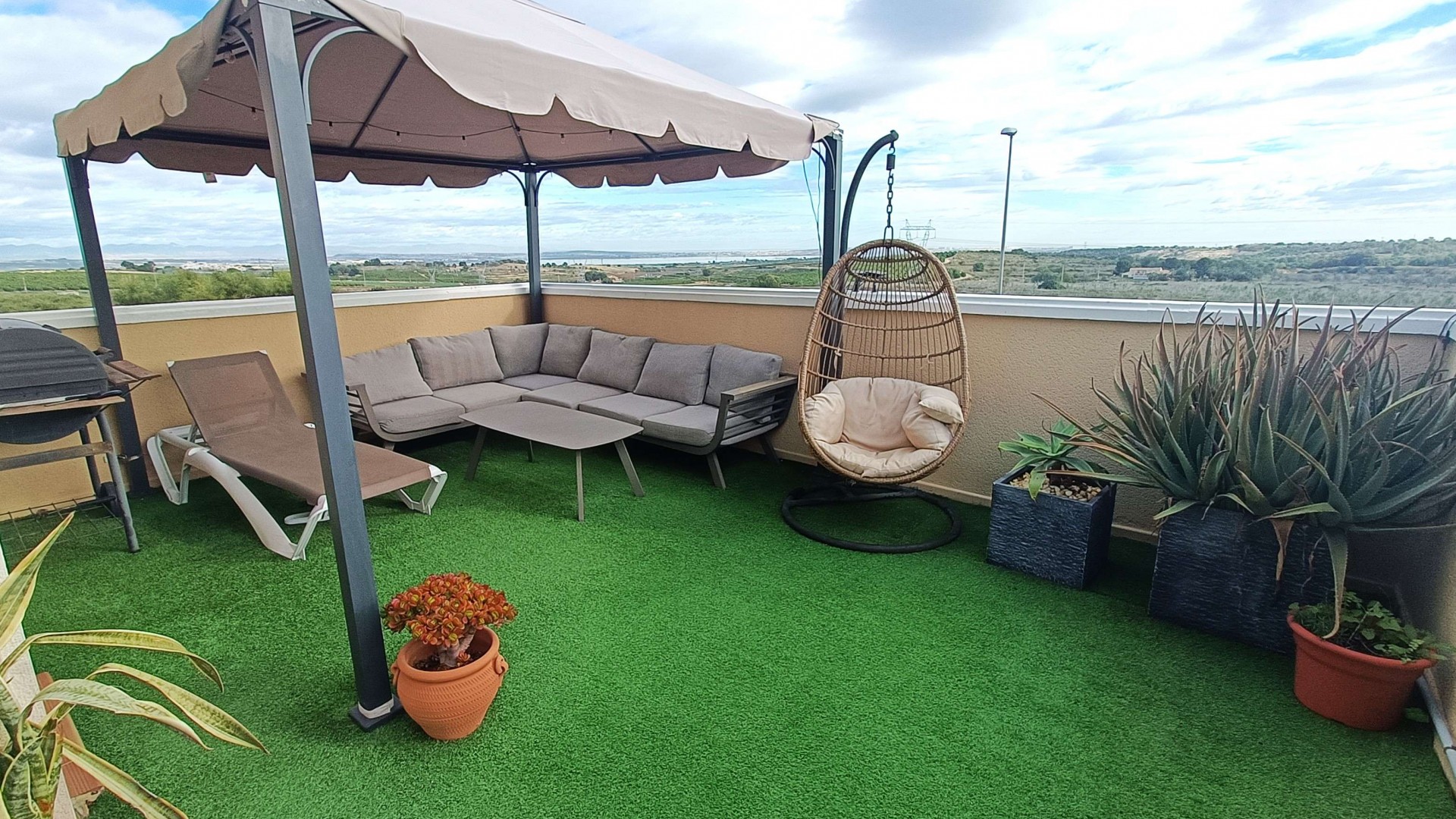 Venta - Chalet Independiente -
San Miguel de Salinas - Comunidad de las Comunicaciones