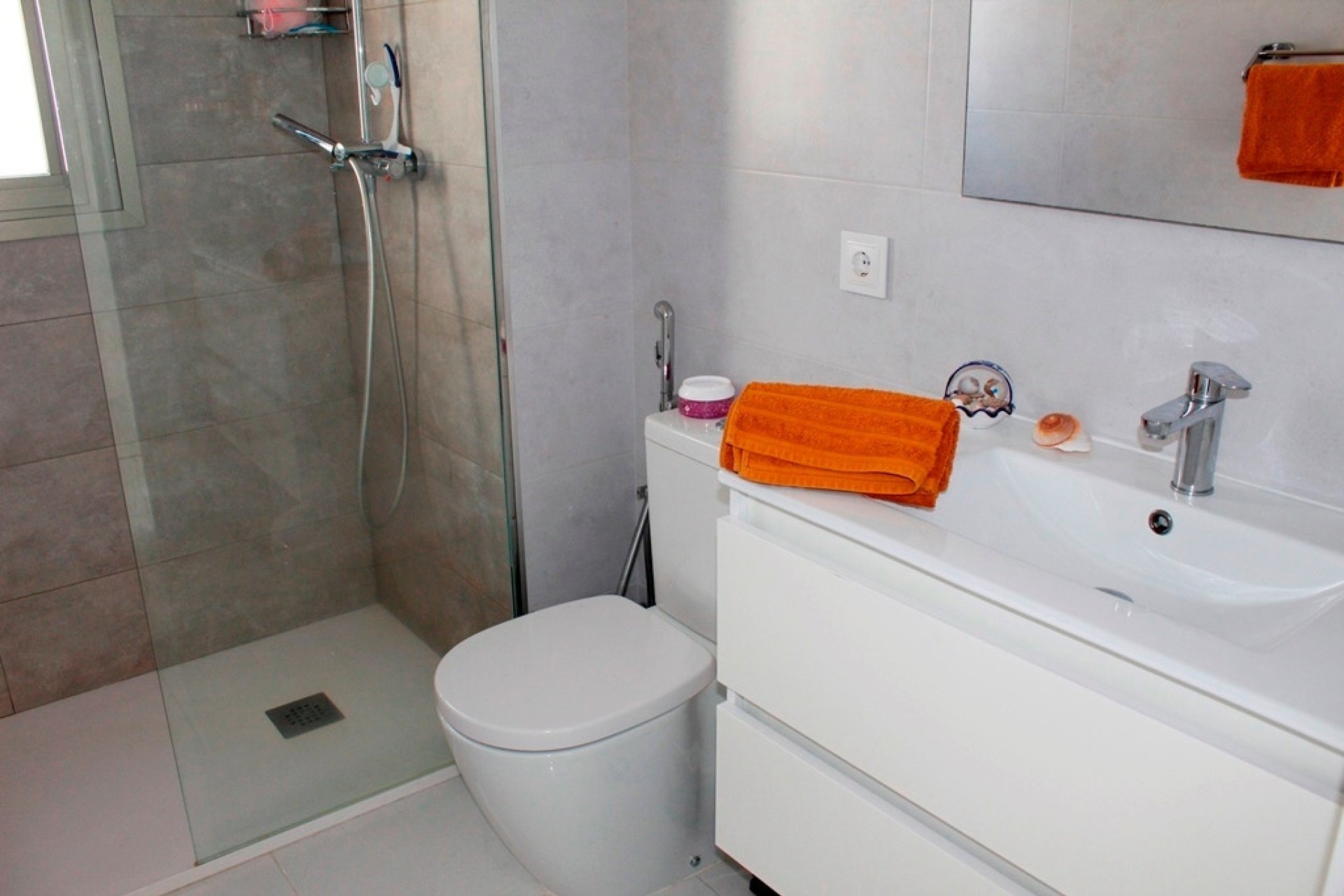 Venta - Chalet Independiente -
San Miguel de Salinas - Inland