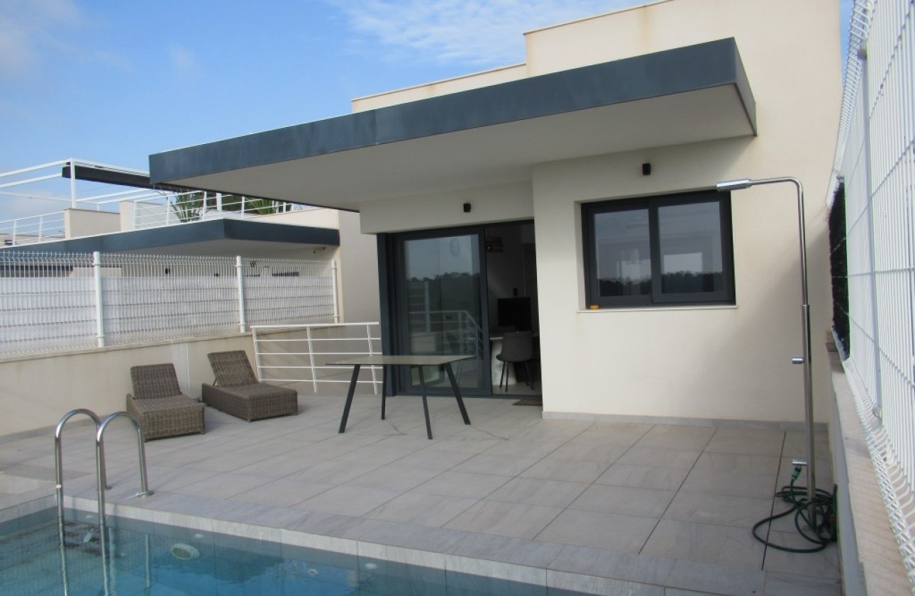Venta - Chalet Independiente -
San Miguel de Salinas - Inland