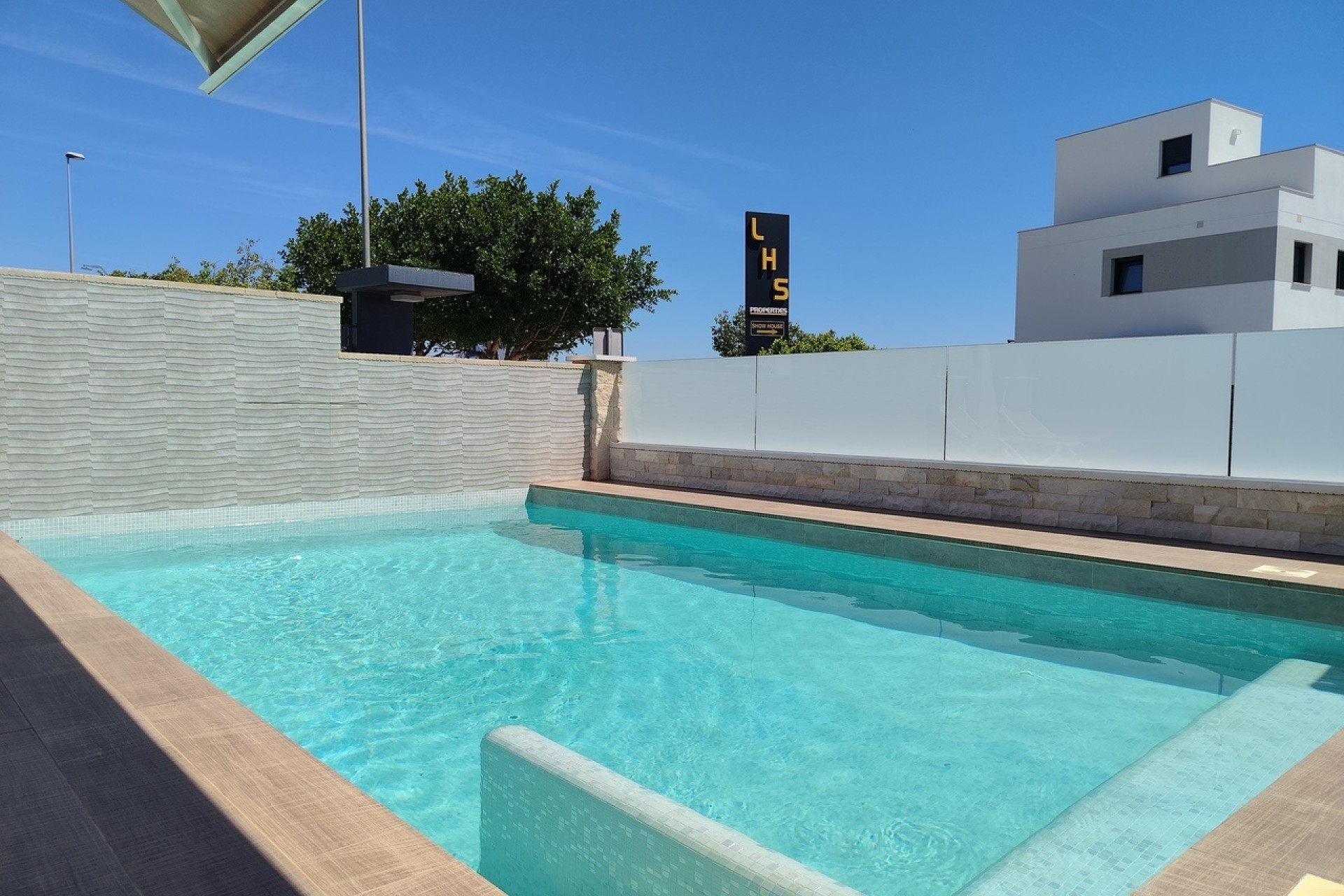 Venta - Chalet Independiente -
San Miguel de Salinas - Inland