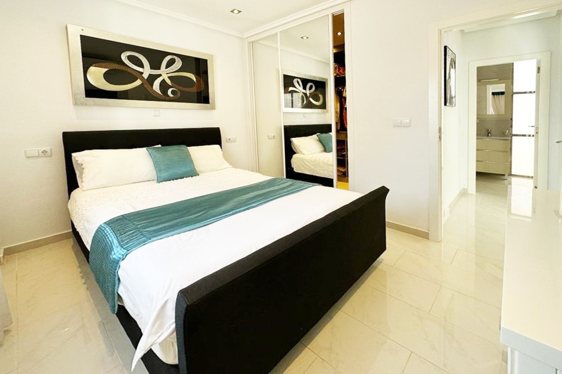 Venta - Chalet Independiente -
San Miguel de Salinas - Inland