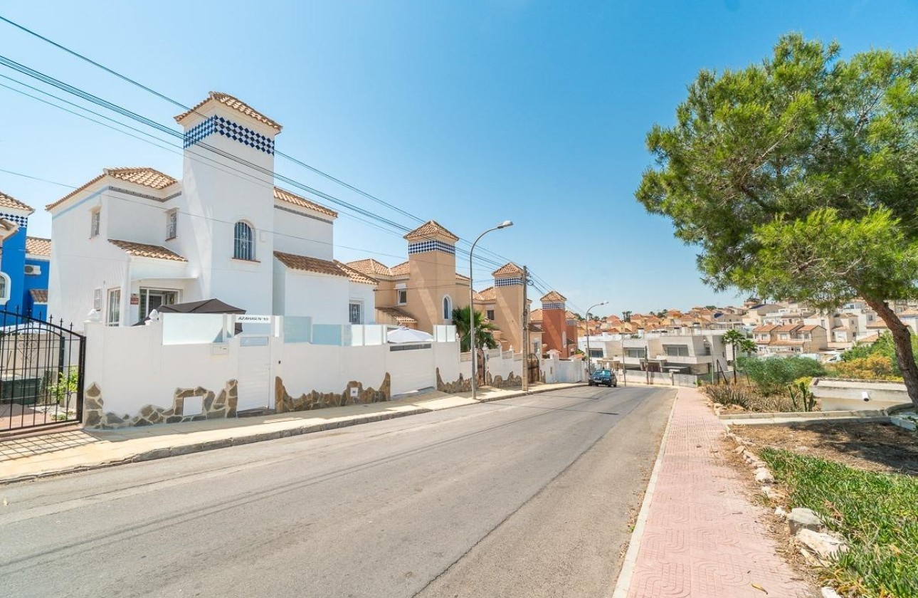 Venta - Chalet Independiente -
San Miguel de Salinas - Las Filipinas