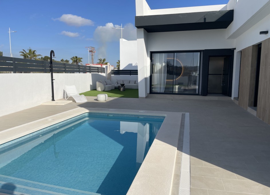 Venta - Chalet Independiente -
San Miguel de Salinas - San Miguel