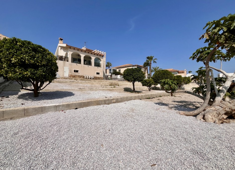 Venta - Chalet Independiente -
San Miguel de Salinas