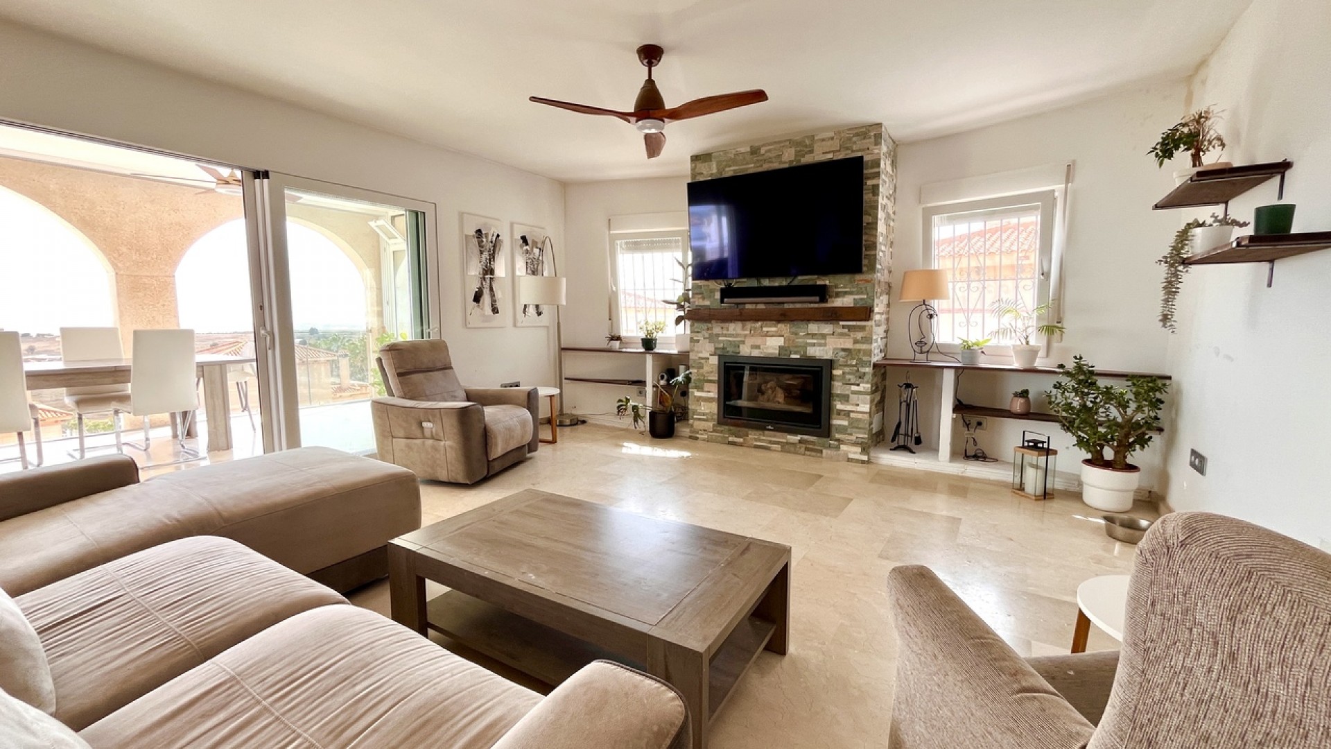 Venta - Chalet Independiente -
San Miguel de Salinas