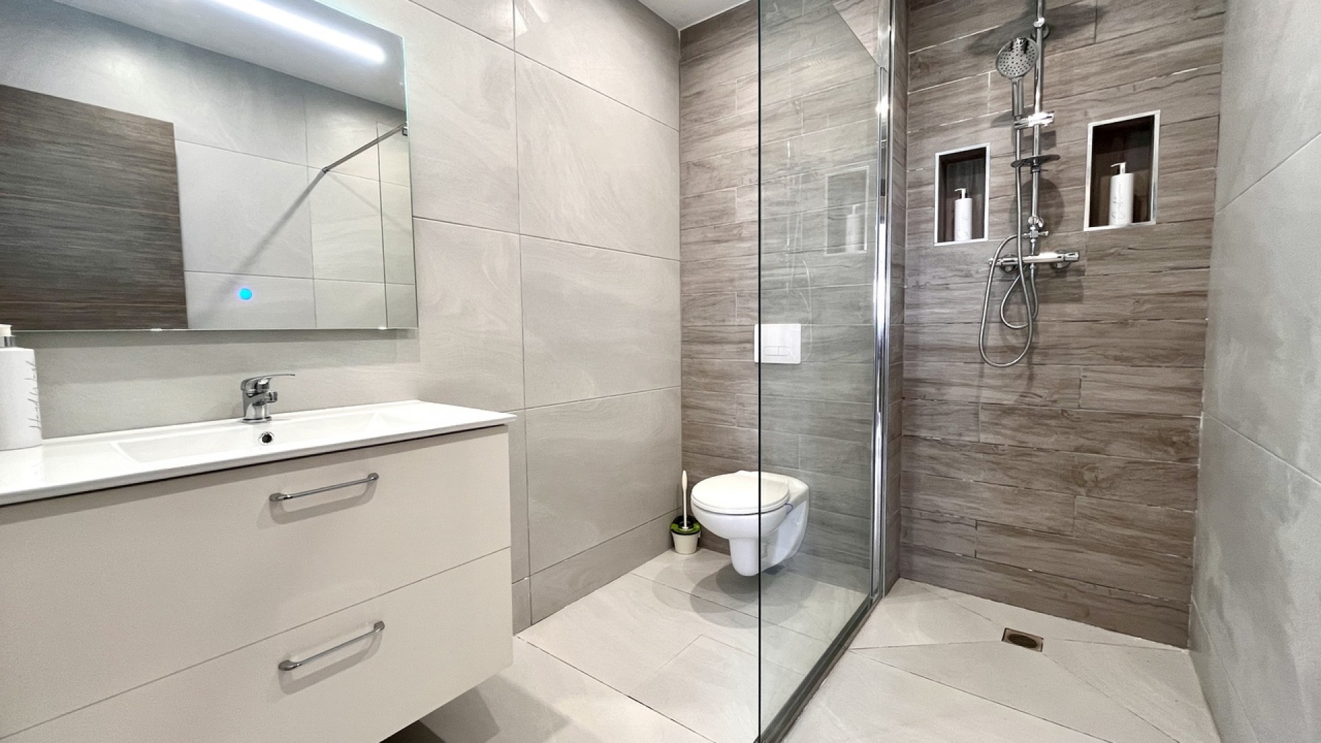 Venta - Chalet Independiente -
San Miguel de Salinas