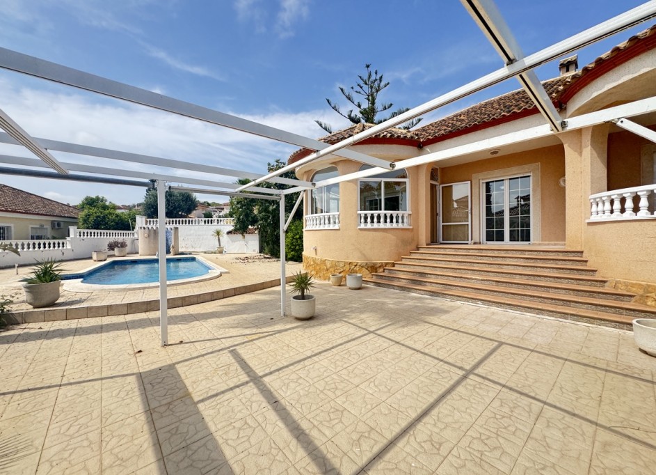 Venta - Chalet Independiente -
San Miguel de Salinas