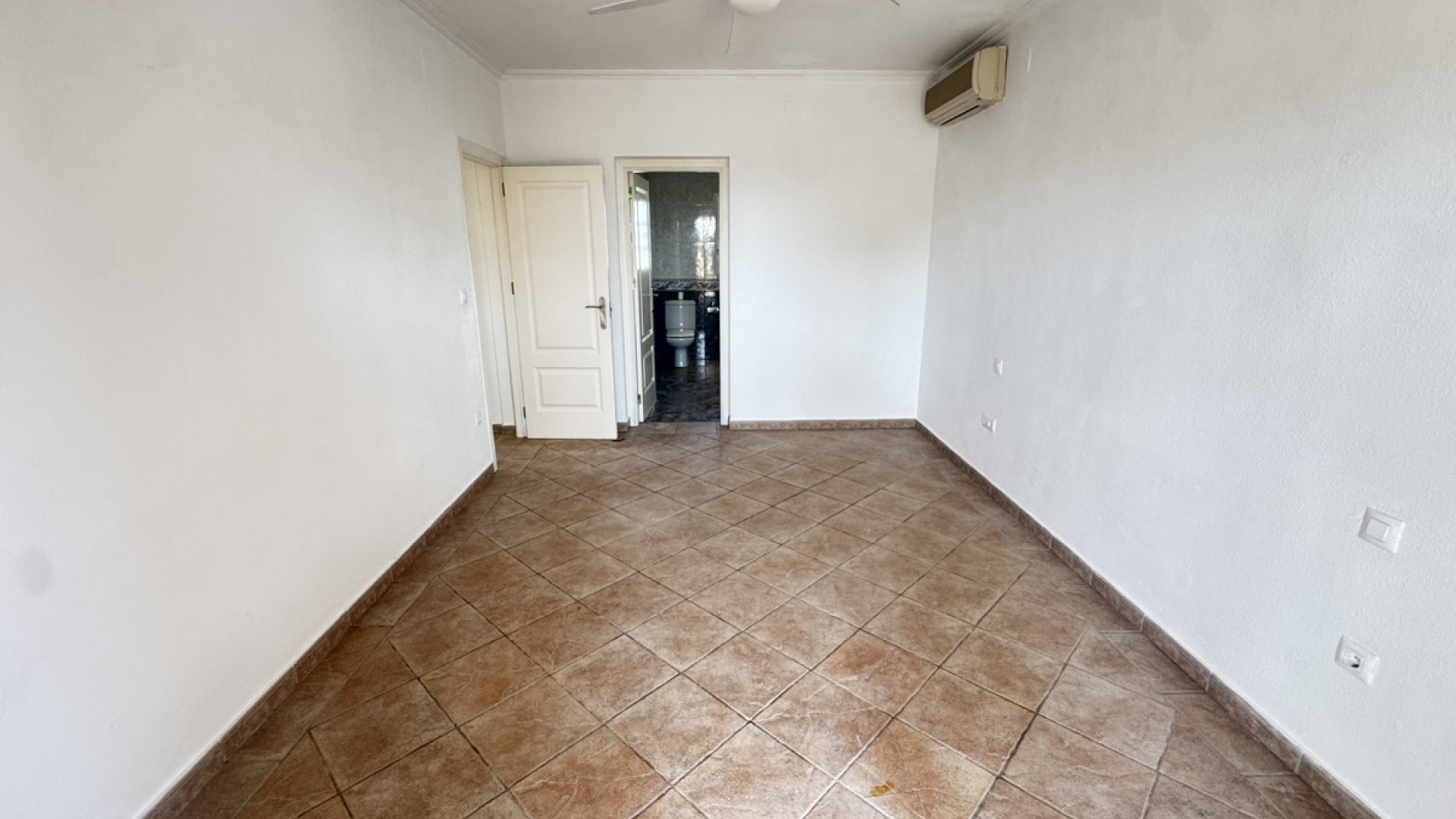 Venta - Chalet Independiente -
San Miguel de Salinas