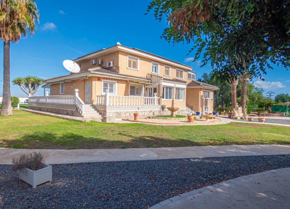 Venta - Chalet Independiente -
San Miguel de Salinas