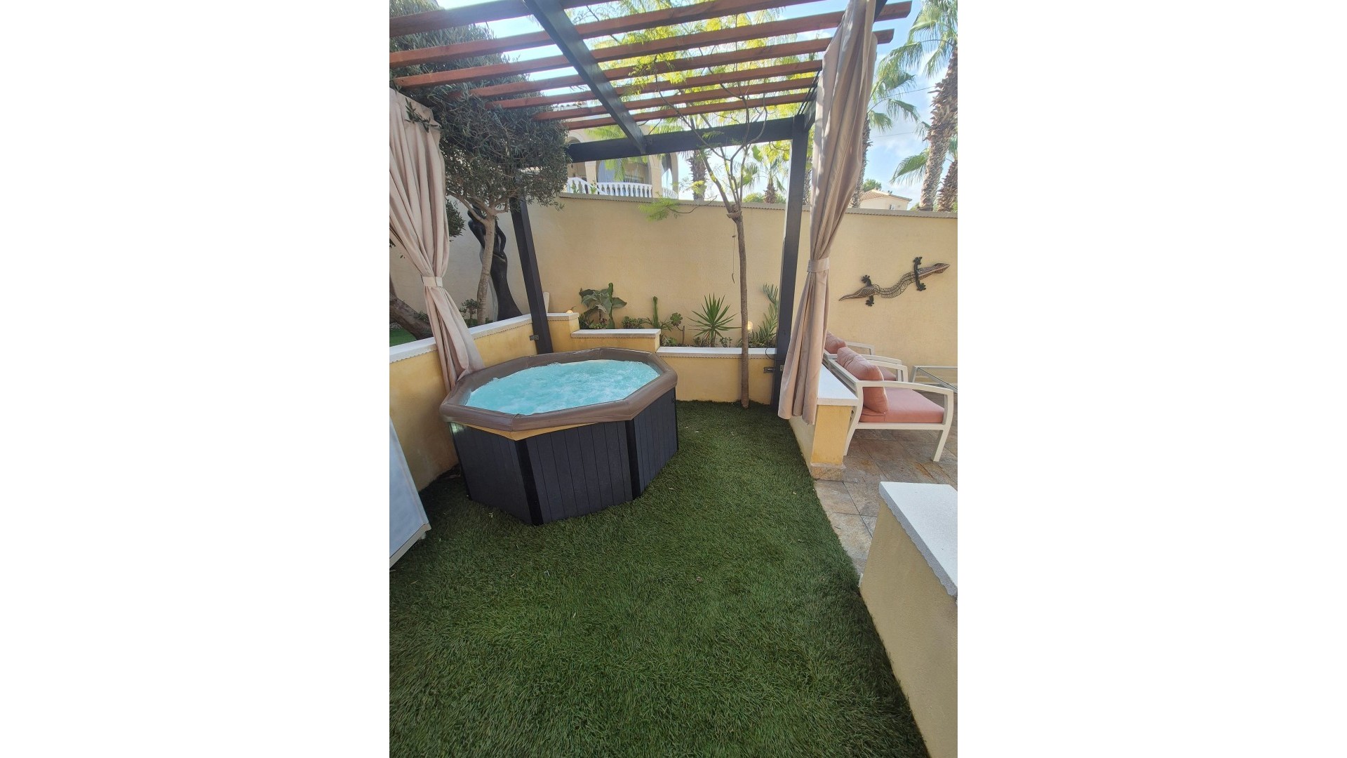 Venta - Chalet Independiente -
San Miguel de Salinas