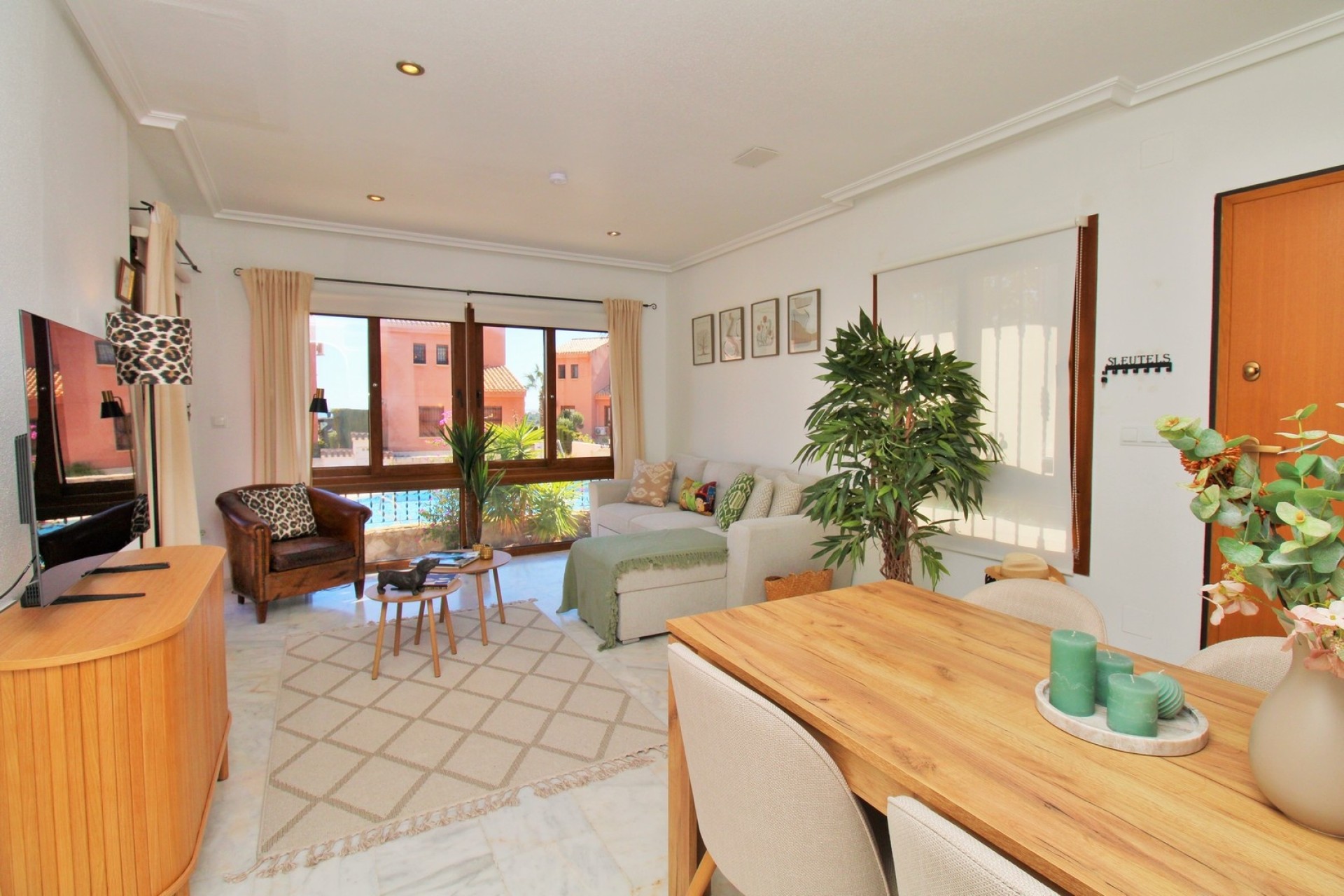 Venta - Chalet Independiente -
San Miguel de Salinas