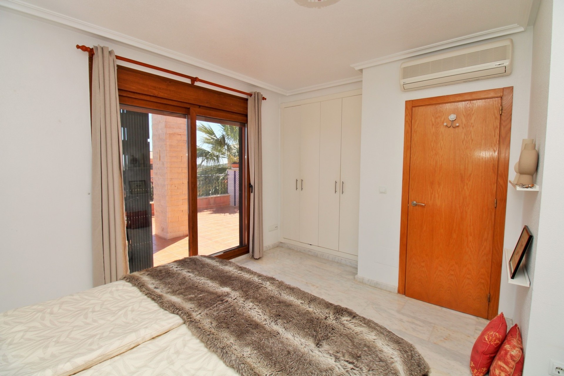 Venta - Chalet Independiente -
San Miguel de Salinas