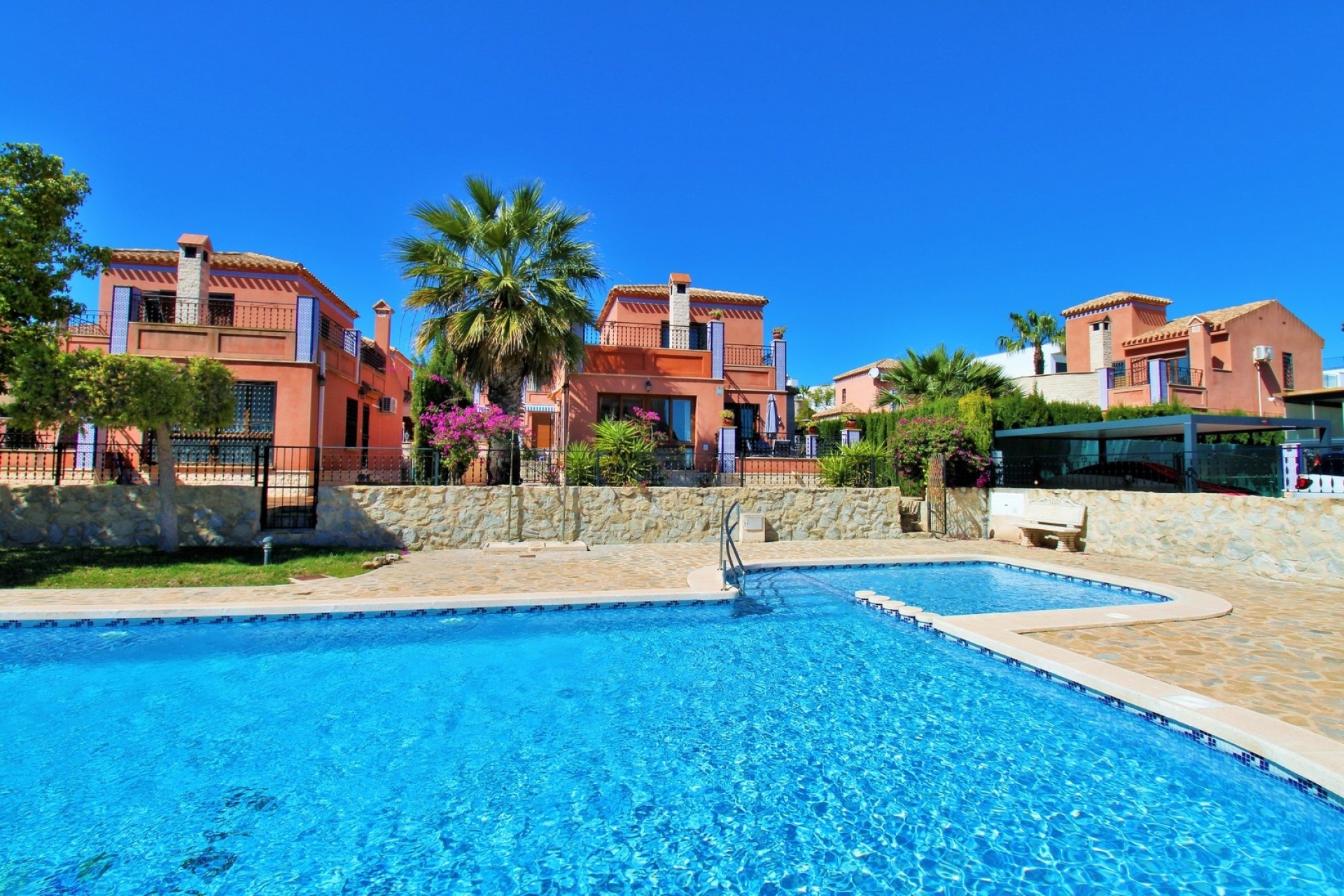 Venta - Chalet Independiente -
San Miguel de Salinas