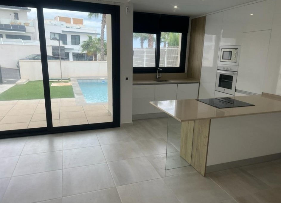 Venta - Chalet Independiente -
San Miguel de Salinas