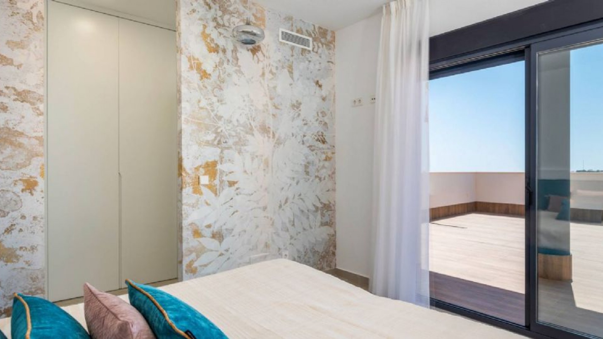 Venta - Chalet Independiente -
San Miguel de Salinas