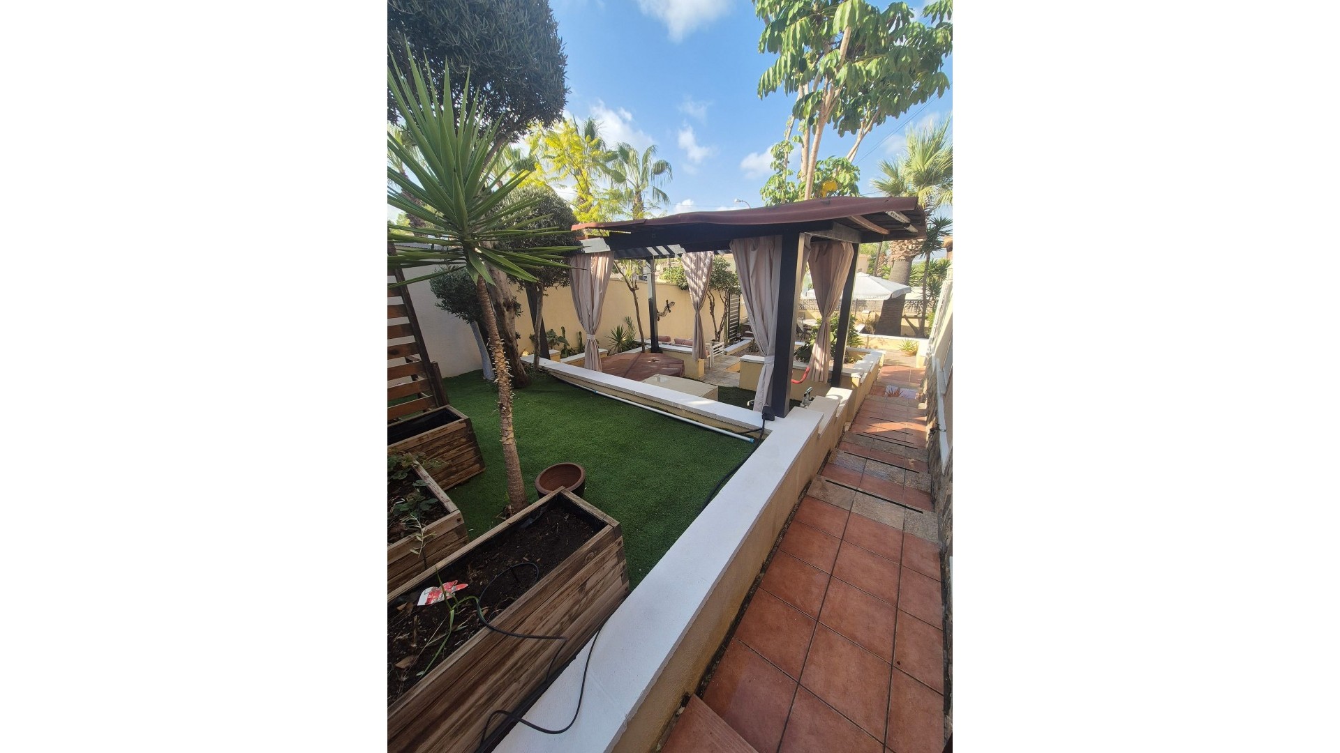 Venta - Chalet Independiente -
San Miguel de Salinas