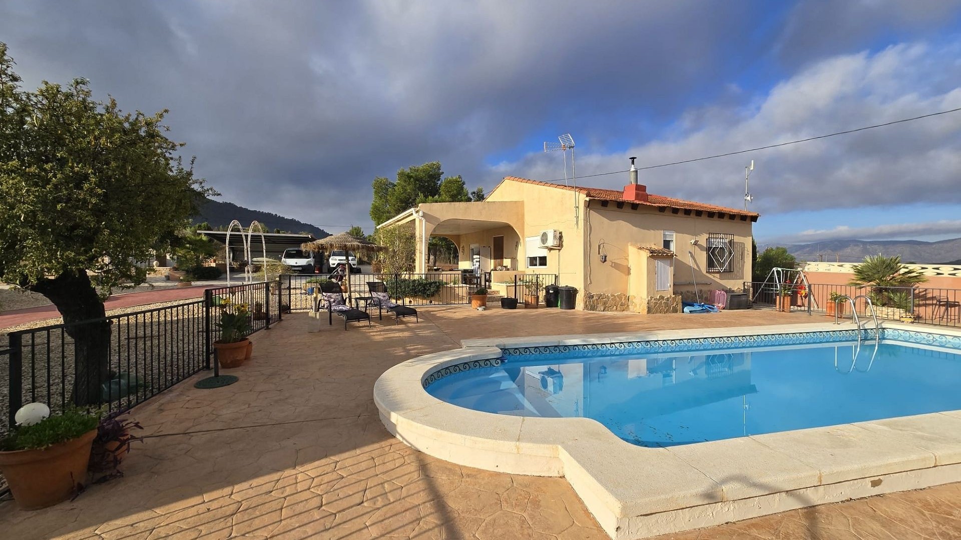 Venta - Chalet Independiente -
SAX