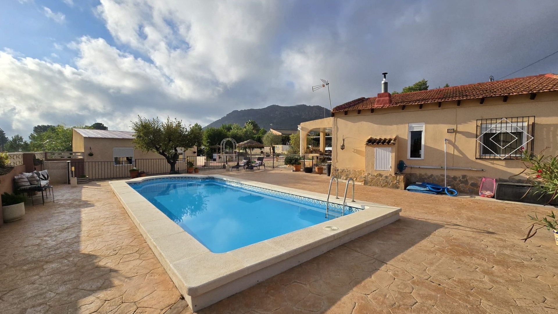 Venta - Chalet Independiente -
SAX