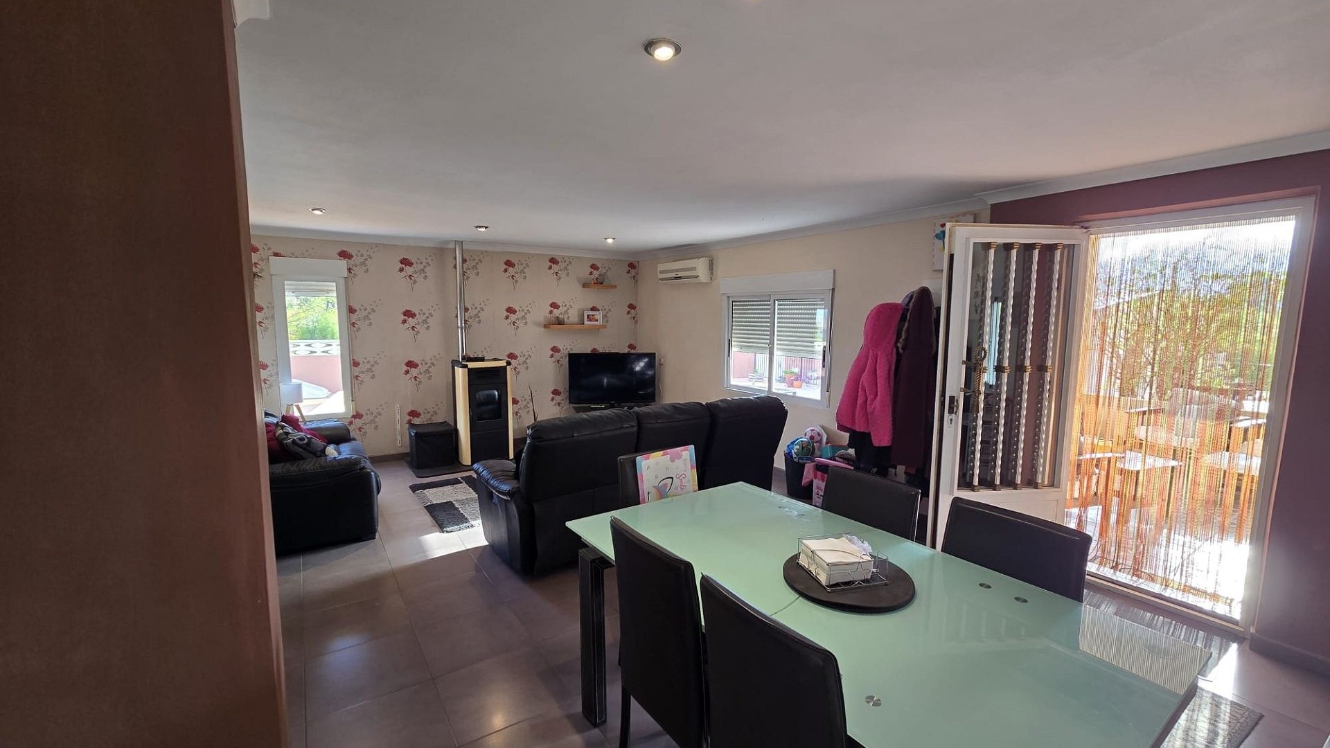 Venta - Chalet Independiente -
SAX