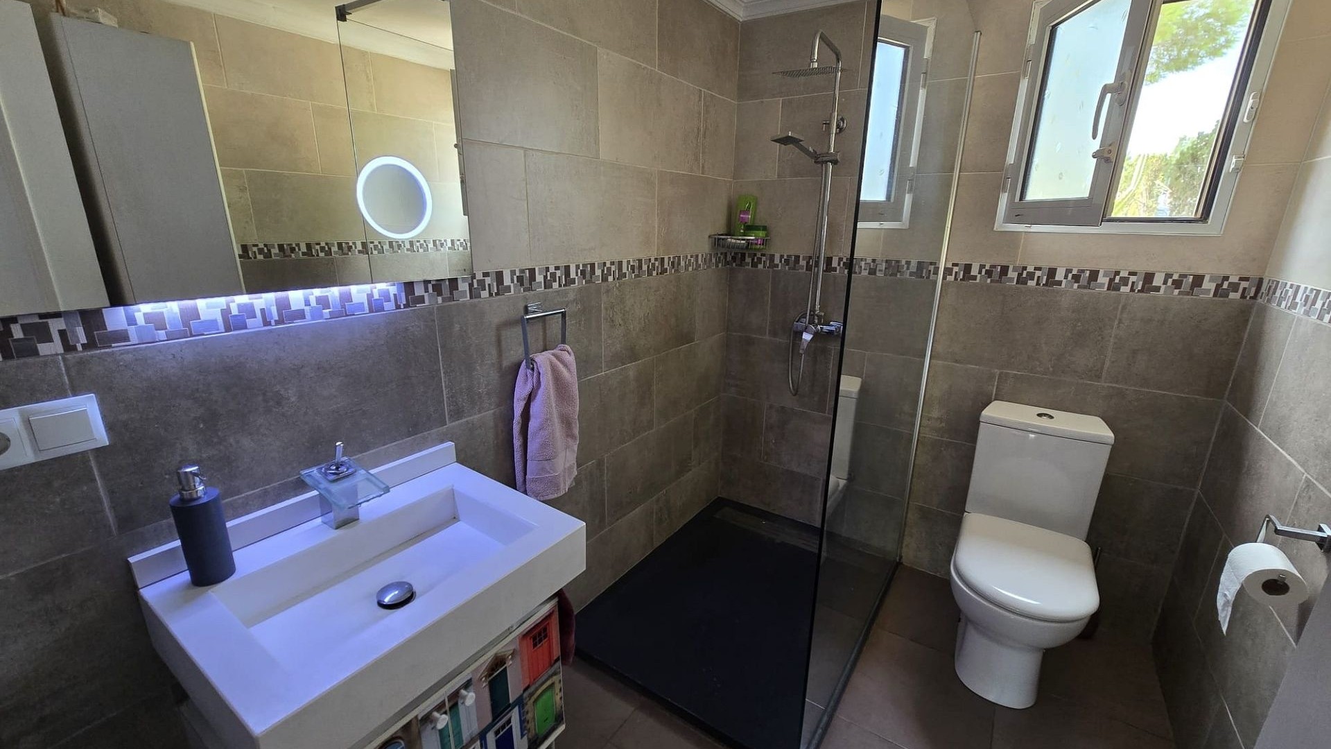 Venta - Chalet Independiente -
SAX