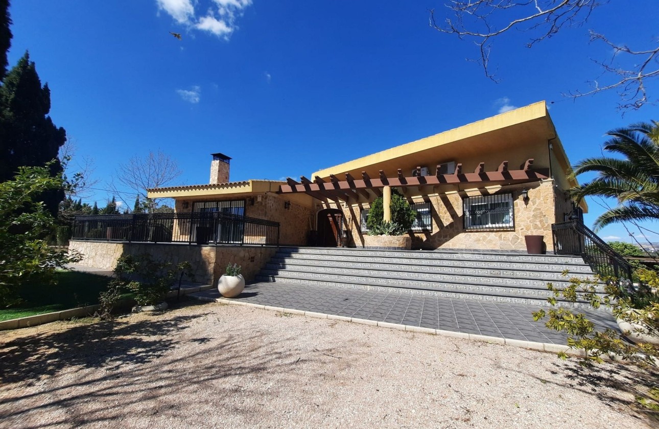 Venta - Chalet Independiente -
SAX