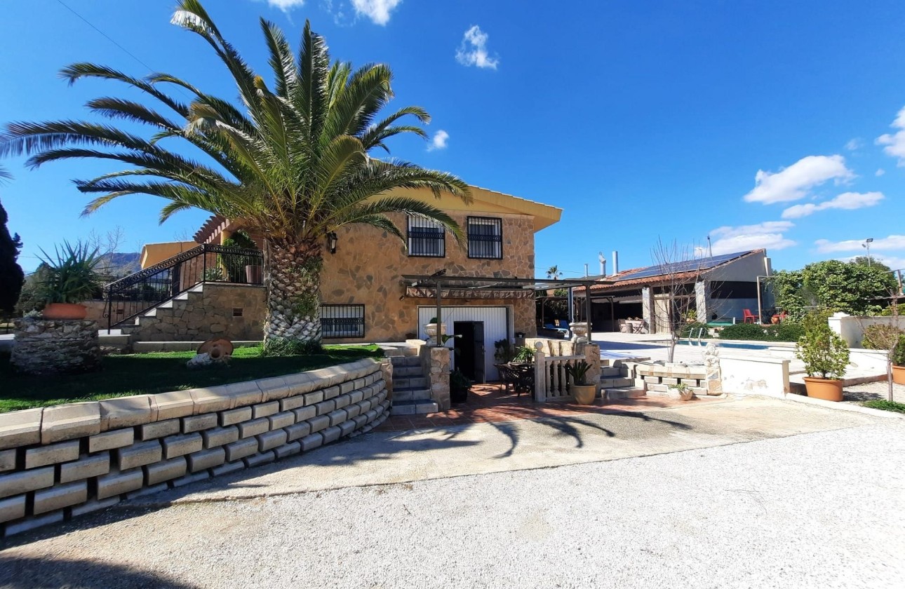 Venta - Chalet Independiente -
SAX