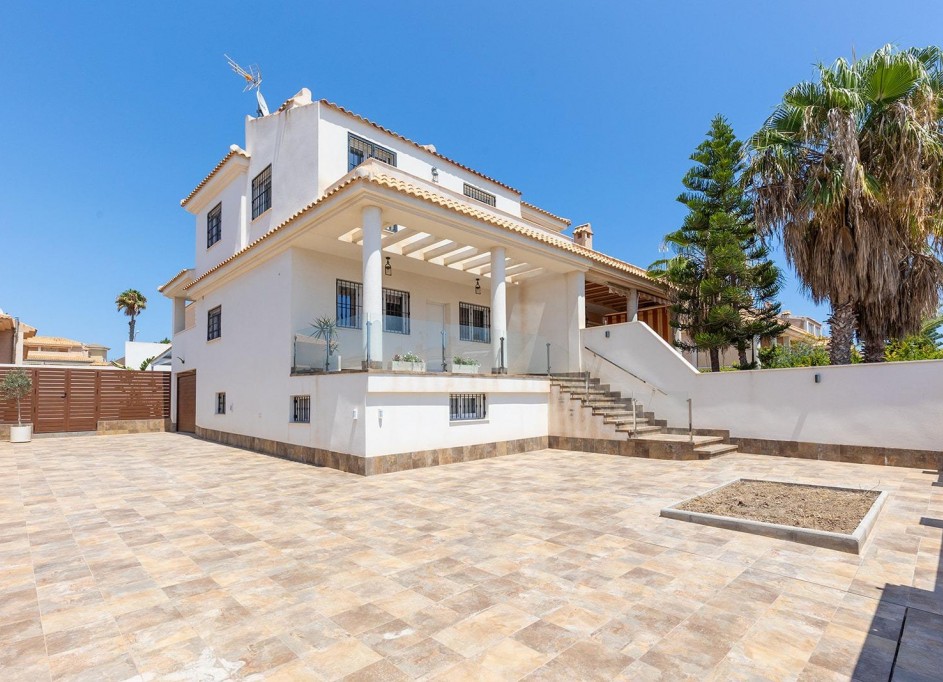 Venta - Chalet Independiente -
Torrevieja - Aguas Nuevas