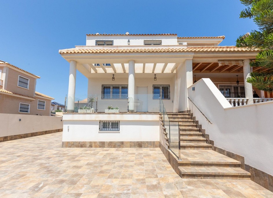 Venta - Chalet Independiente -
Torrevieja - Aguas Nuevas