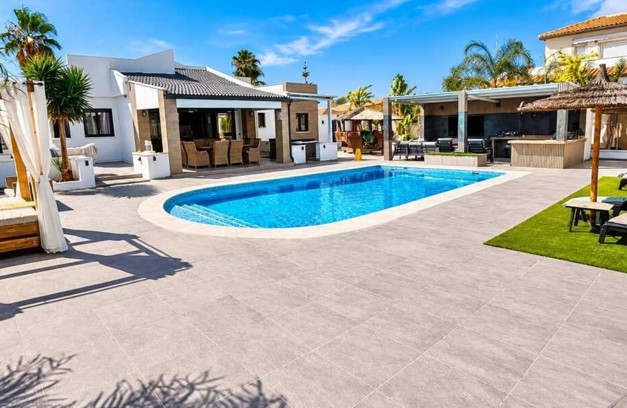Venta - Chalet Independiente -
Torrevieja - Costa Blanca