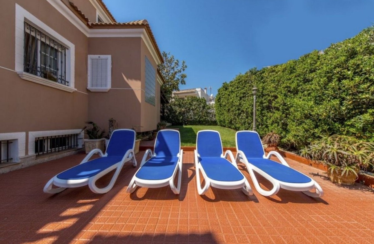 Venta - Chalet Independiente -
Torrevieja - La Mata
