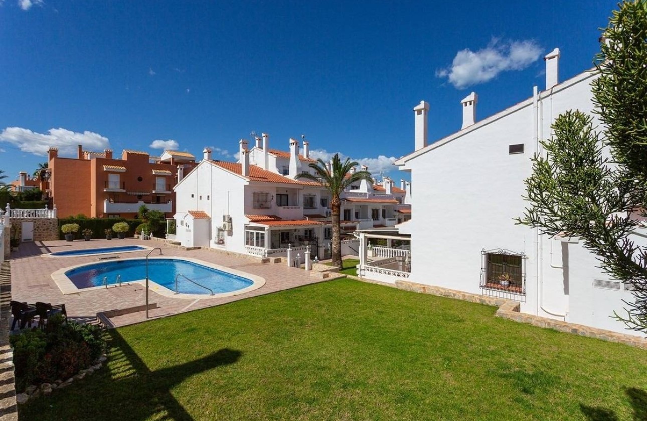 Venta - Chalet Independiente -
Torrevieja - La Mata