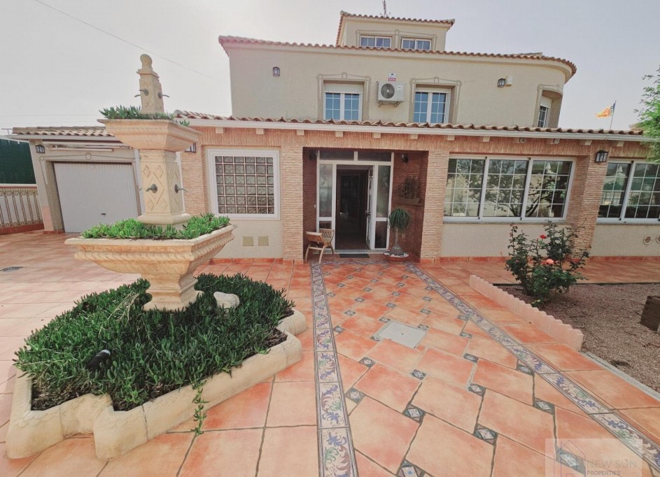 Venta - Chalet Independiente -
Torrevieja - La Siesta - El Salado - Torreta