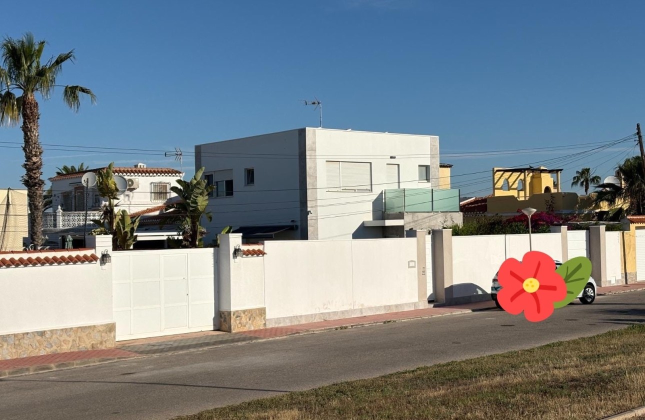 Venta - Chalet Independiente -
Torrevieja - La Siesta