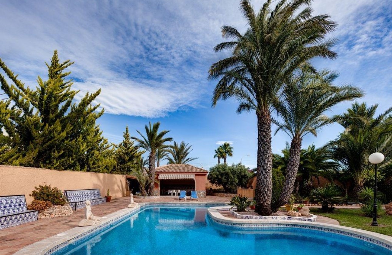 Venta - Chalet Independiente -
Torrevieja - La Siesta